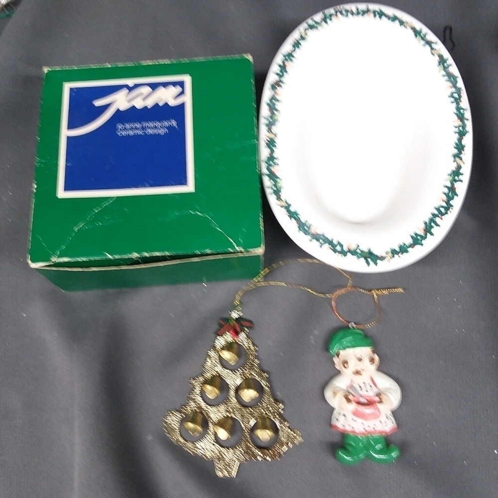 Holiday Decor Bundle - Picture 6 of 7